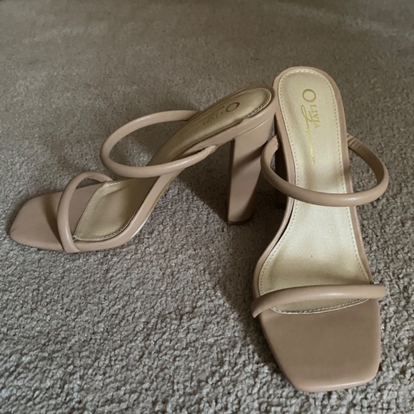 Heels - Picture 2 of 3